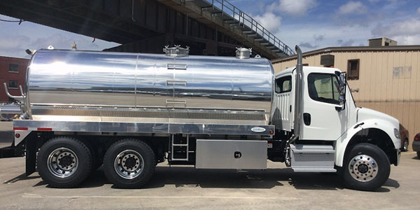 Tandem Freightliner w/Aluminum Septic Tank