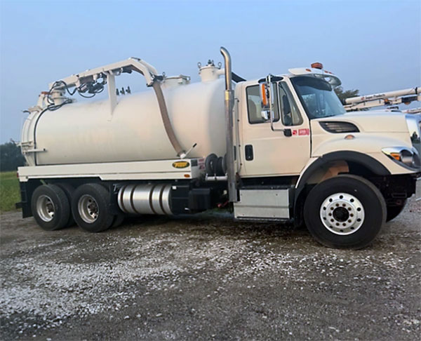 2 x 2017 Transway 3600 USG Tanks